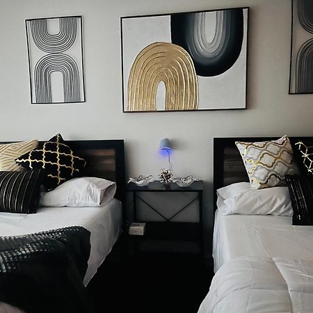 Stylish Cozy Quiet Family Retreat And Romantic Getaway Sleeps Up To 7 With Fast Wifi, Free Parking, Work Station, Alexa Enabled, Fenced In Backyard For Pets Grill Party Patio, Porch, Beach, Canal, Stadium,Boardwalk Restaurants, And Much More! Atlantic City Exteriör bild
