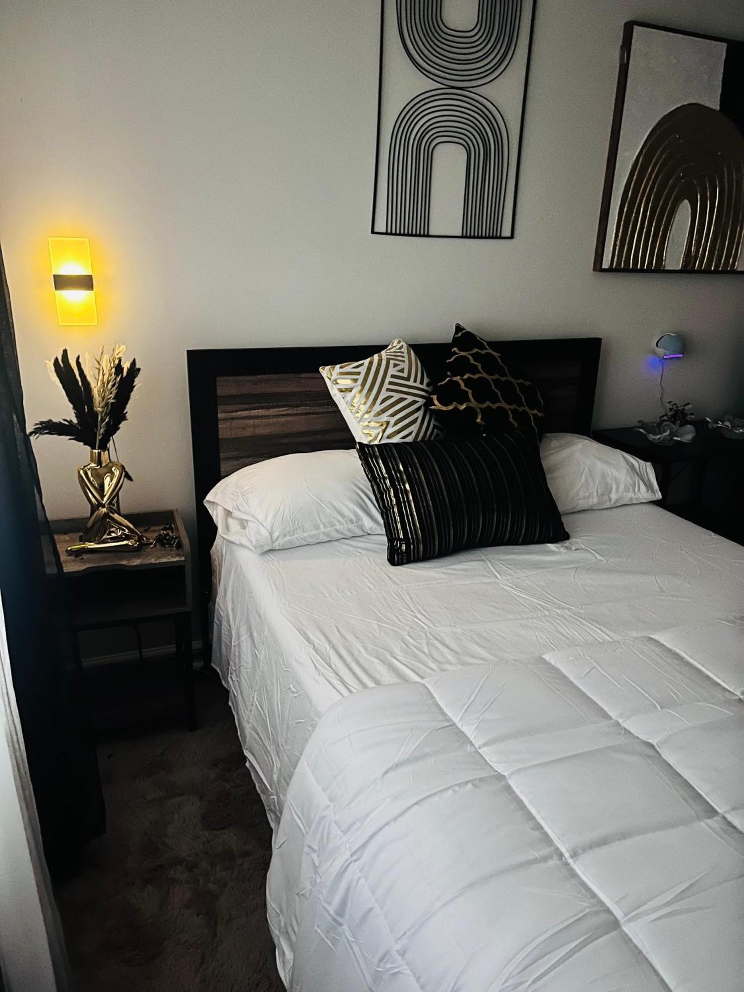Stylish Cozy Quiet Family Retreat And Romantic Getaway Sleeps Up To 7 With Fast Wifi, Free Parking, Work Station, Alexa Enabled, Fenced In Backyard For Pets Grill Party Patio, Porch, Beach, Canal, Stadium,Boardwalk Restaurants, And Much More! Atlantic City Exteriör bild