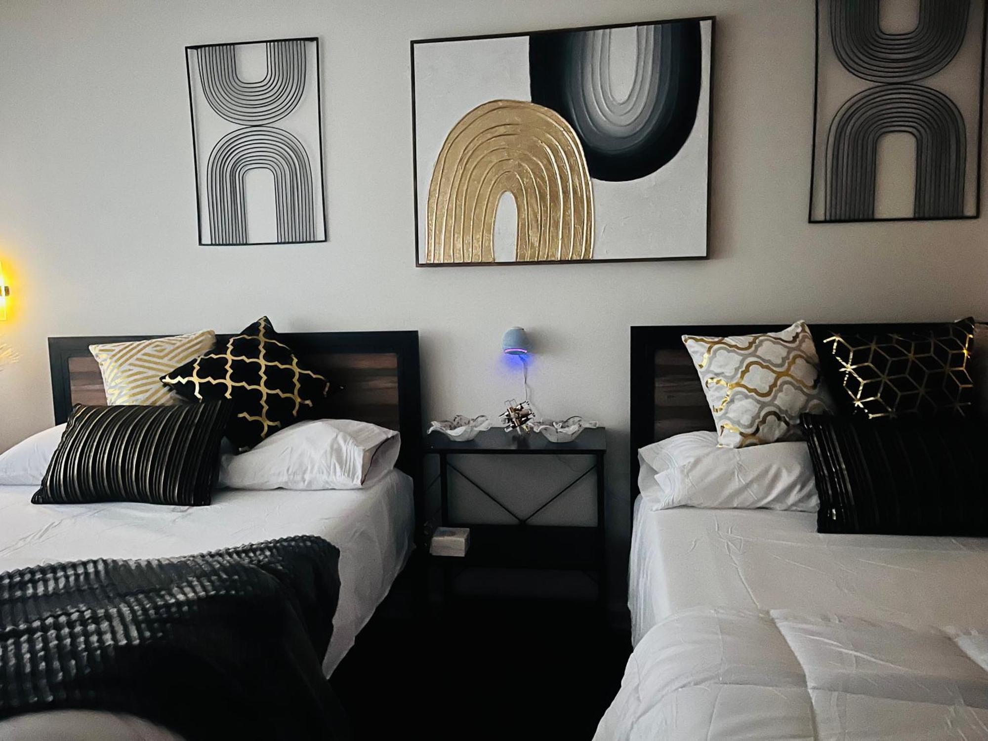 Stylish Cozy Quiet Family Retreat And Romantic Getaway Sleeps Up To 7 With Fast Wifi, Free Parking, Work Station, Alexa Enabled, Fenced In Backyard For Pets Grill Party Patio, Porch, Beach, Canal, Stadium,Boardwalk Restaurants, And Much More! Atlantic City Exteriör bild