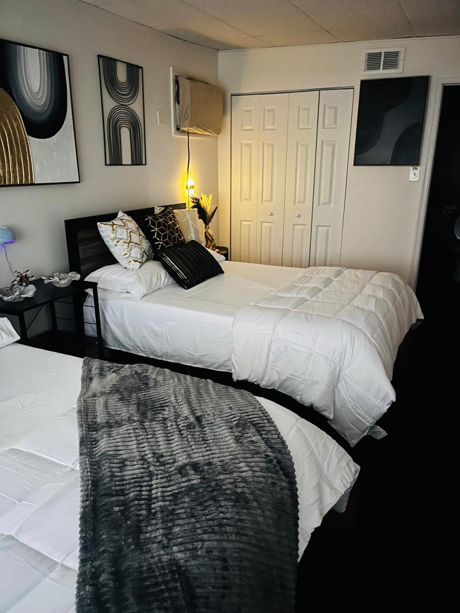 Stylish Cozy Quiet Family Retreat And Romantic Getaway Sleeps Up To 7 With Fast Wifi, Free Parking, Work Station, Alexa Enabled, Fenced In Backyard For Pets Grill Party Patio, Porch, Beach, Canal, Stadium,Boardwalk Restaurants, And Much More! Atlantic City Exteriör bild